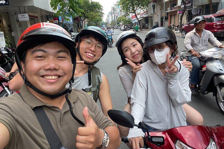 HCM City Local Street Food mit dem Roller / Aodai Rider Saigon Tour