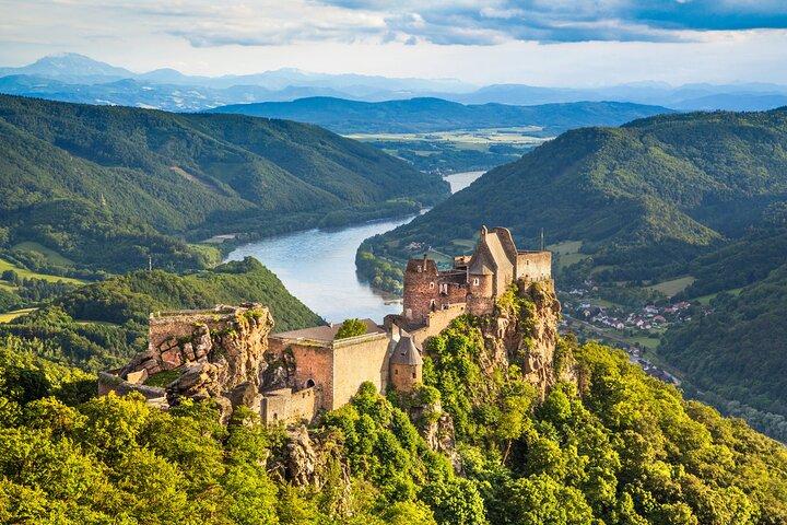 Wien: Donau Tal Tour mit Melk, Dürnstein mit Weinprobe und Boot.