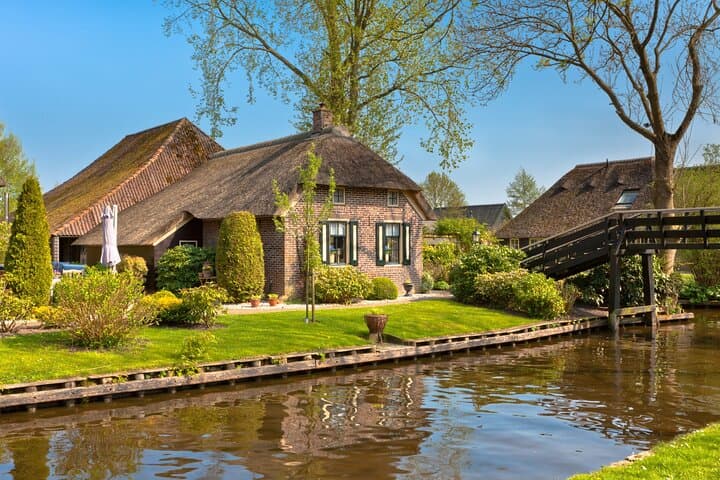 Private Giethoorn Tour from Amsterdam (Venice of Netherlands)