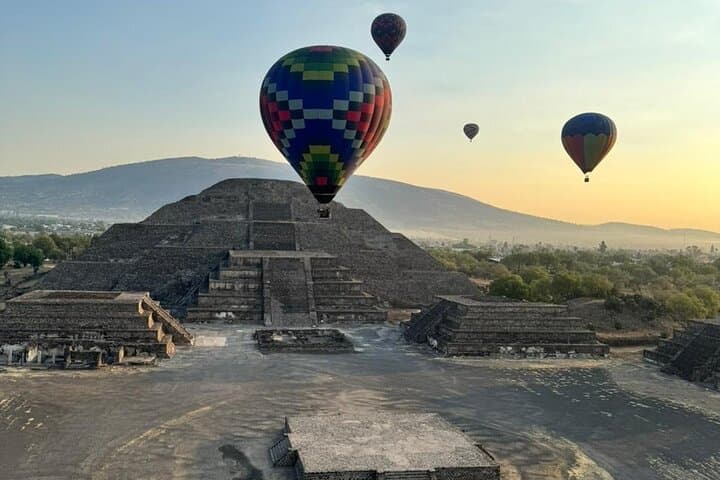 Sunrise Balloon Flight + Breakfast + Pyramids from CDMX