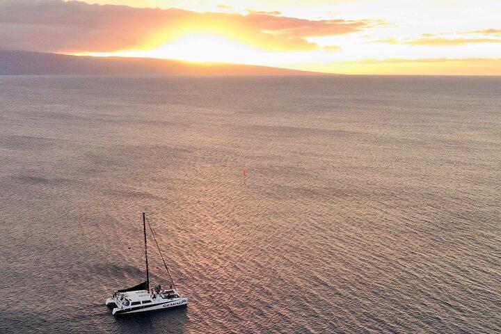 マウイ島：カアナパリビーチの海岸サンセットディナーセイル