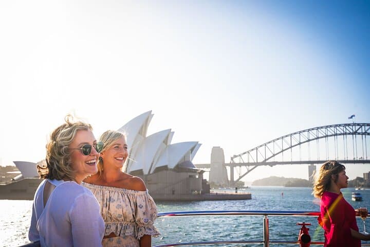 Sydney: Harbour Experience Sightseeing Cruise