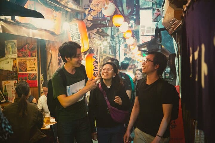 Shinjuku Izakaya and Golden Gai Bar Hopping Tour