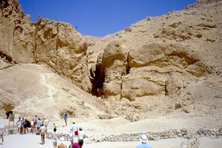Private Luxor Tour to Queens Valley, Habu and Ramesseum Temples