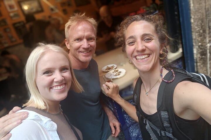 Barcelona tailored tapas & drinks tour with a native guide