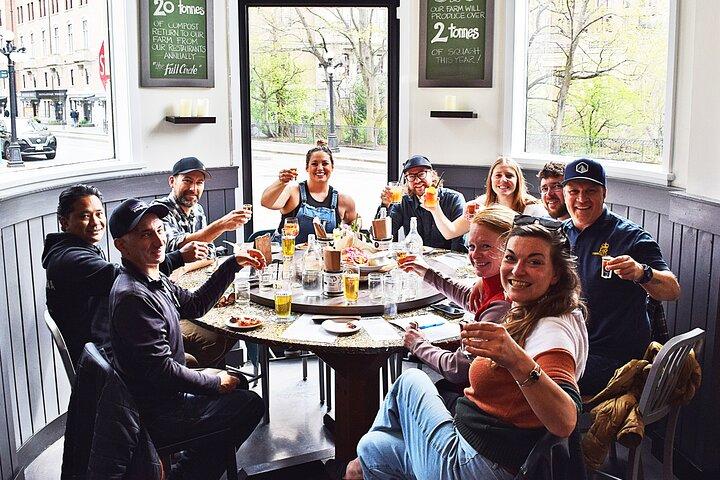 Pickle Pub Crawl no Inner Harbor de Victoria