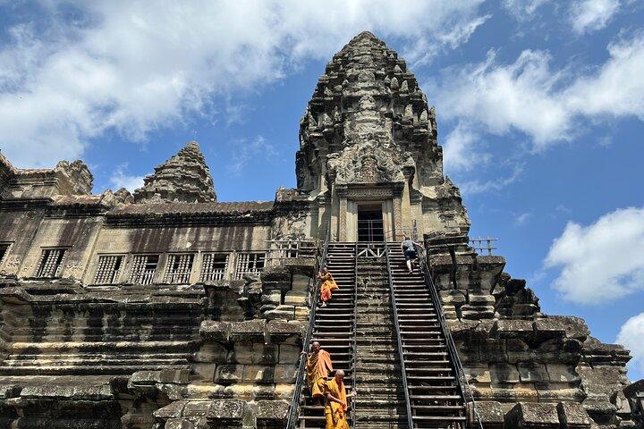 Private Angkor Wat Sunrise Tour with Lunch Included