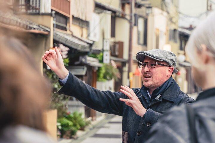 京都祇園ナイトウォーク：芸者街と飛電街めぐり