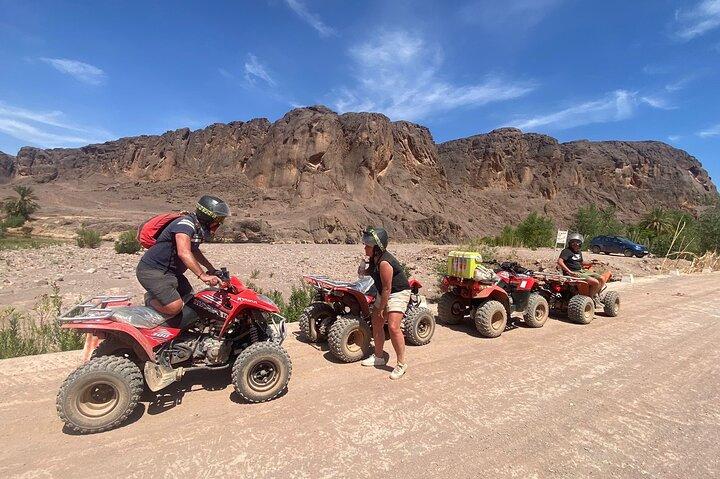 Quad-Tag in der Oasis of Fint von Ait Ben Haddou