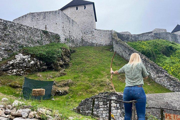 サラエヴォ : ボスニアの城ヴランドゥク、テシャニ、スレブレニクへの日帰り旅行