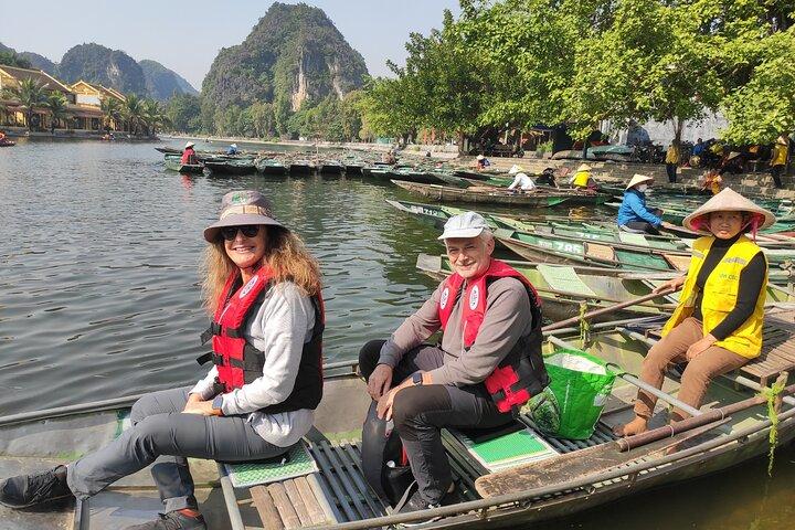 Tour di un giorno di GRUPPO / PRIVATO Visita Incense Village & Tam Coc Boat Trip