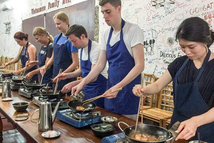 ホーチミン市での本格的なサイゴン料理教室ツアー 3.5 時間
