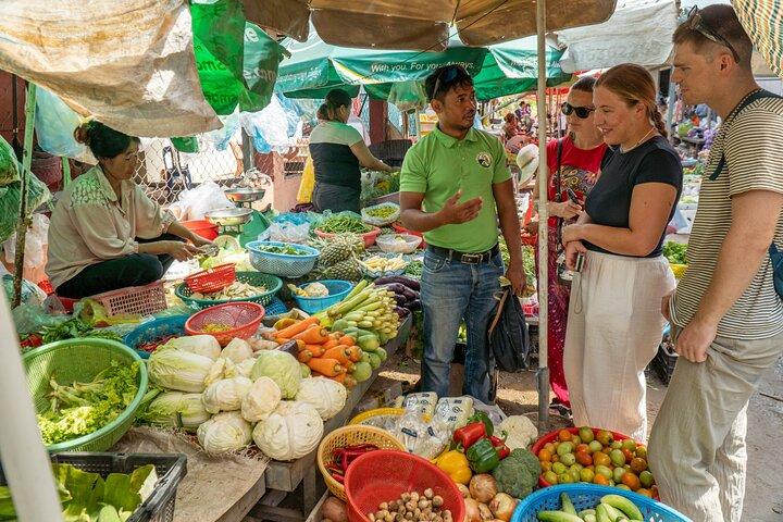 Phnom Penh Silk Island Vespa Tour / Tuk Tuk beschikbaar