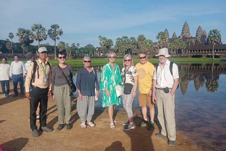 Small Group Sunrise Shared Tour to Angkor Wat, Bayon and Ta Prohm