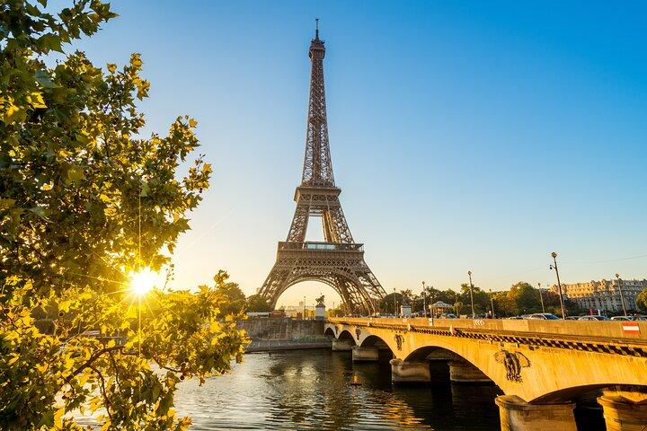 Depuis le port du Havre :Transfert en bus aller-retour "Paris On Your Own"