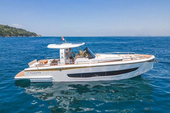 Tour privado en Yate Premium desde Sorrento a Capri y Positano