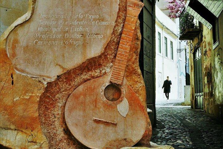 Lissabon Private Tour af Tuktuk + Live Fado middag