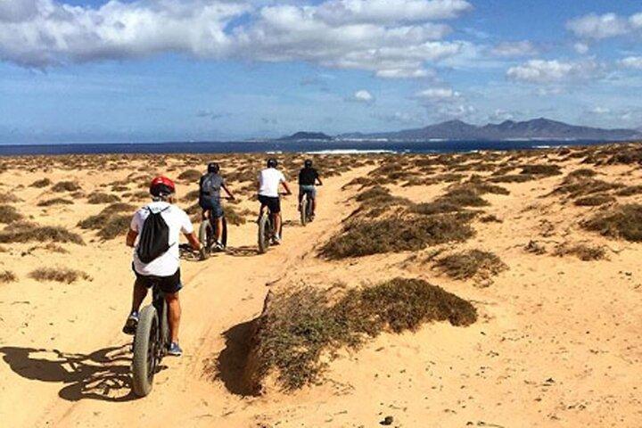 Von Corralejo: E-Bike/E-Scooter 3-4 Stunden Ausflug