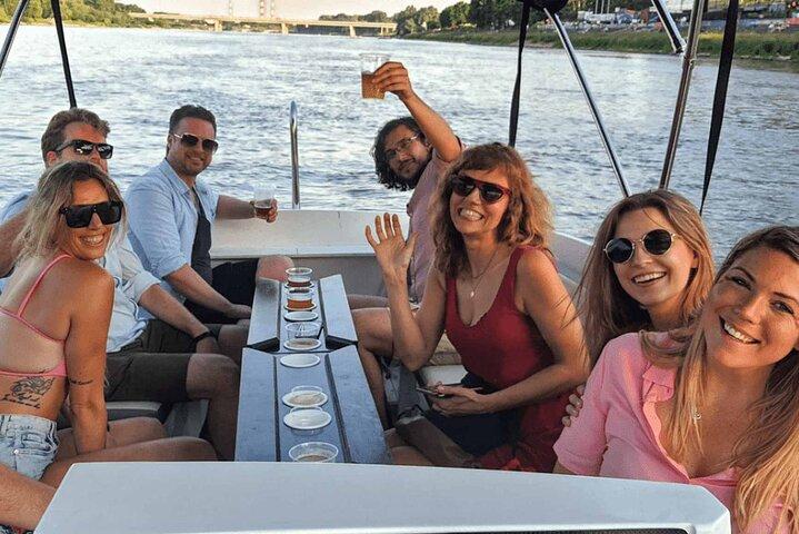 Privémotorboottocht van 2 uur op Vistula in Warschau voor 9 personen