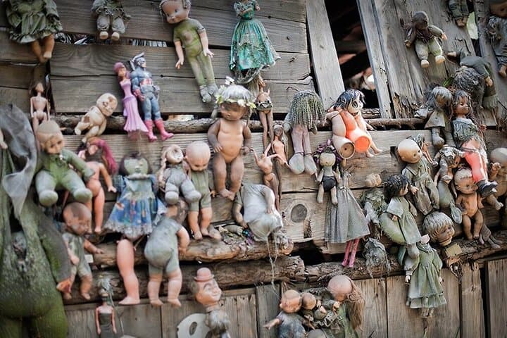 Private tour to the spooky Island of the Dolls in Xochimilco