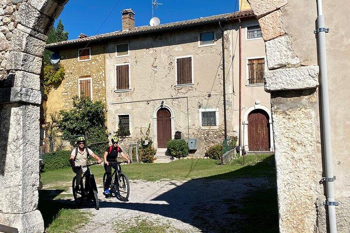 Tour in E-Bike e degustazione di vini nel Forte Austriaco di Pastrengo