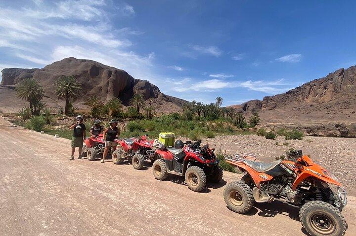 Quad-Tag in der Oasis of Fint von Ait Ben Haddou