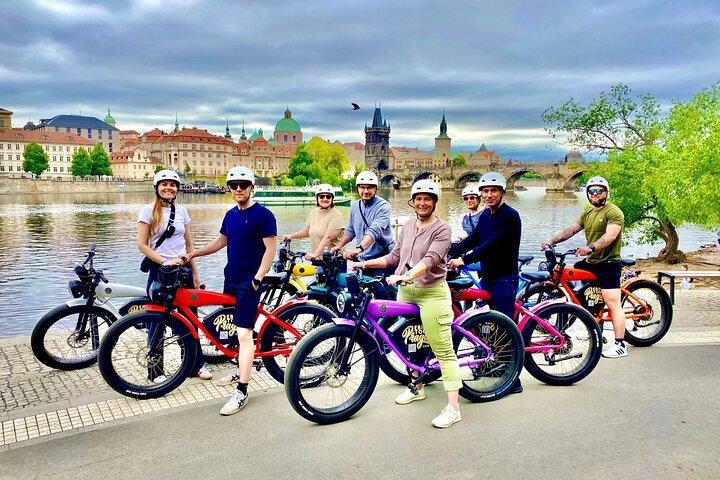 TOUR EN BICICLETA: 10 Monumentos y miradores imprescindibles en Praga 1-8per.