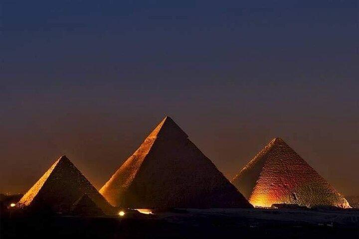 Il Cairo: spettacolo di suoni e luci privato delle piramidi di Giza con trasferimenti