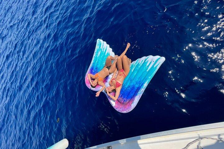 バルセロナ発、SUP、ドリンク、前菜付きのプライベートセーリング