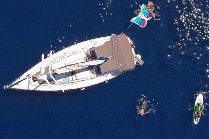 Privat segling med SUP, drinkar och aptitretare från Barcelona