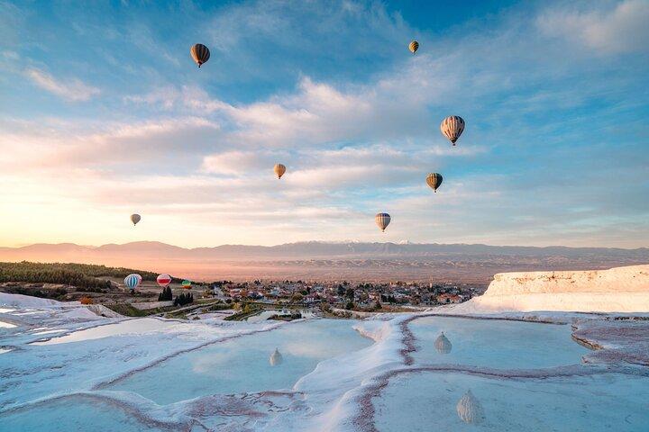 Depuis Antalya : excursion d'une journée à Pamukkale avec vol en montgolfière en option