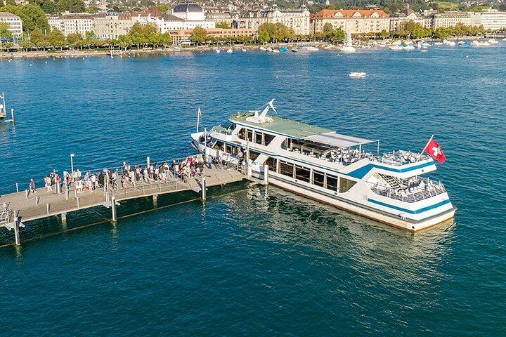 チューリッヒからラッパースヴィル・ローゼスとウフナウ島へ：街から湖への旅
