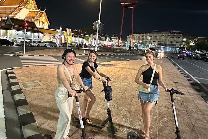 Bangkok de noche con Escooter y/o bicicleta