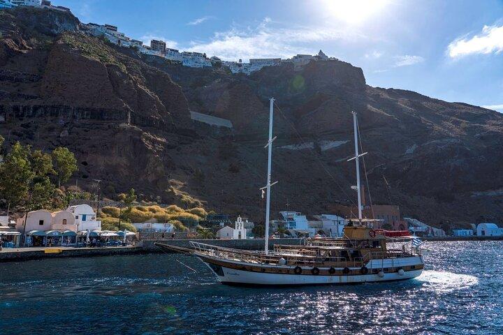 Excursión a las 3 islas de Santorini en velero