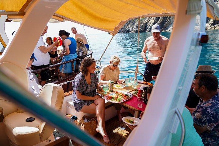8 Ore Cinque Terre con Pranzo in Barca a Spezia