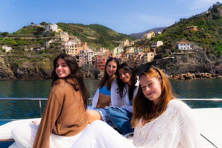 8 Ore Cinque Terre con Pranzo in Barca a Spezia