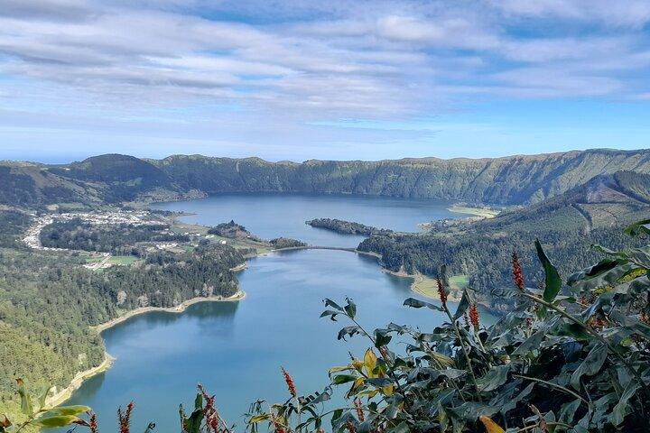 サン ミゲル アゾレス諸島のセテ シダデス火山へのガイド付きツアー
