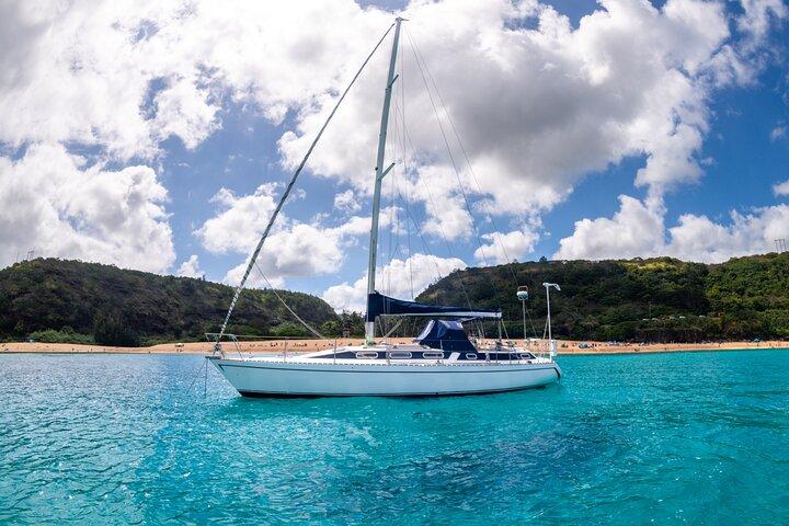 Excursão à vela para grupos pequenos em Waikiki ao pôr do sol