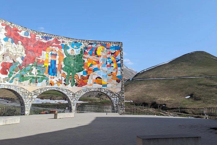 Tour privato di Kazbegi e Gudauri da Tbilisi