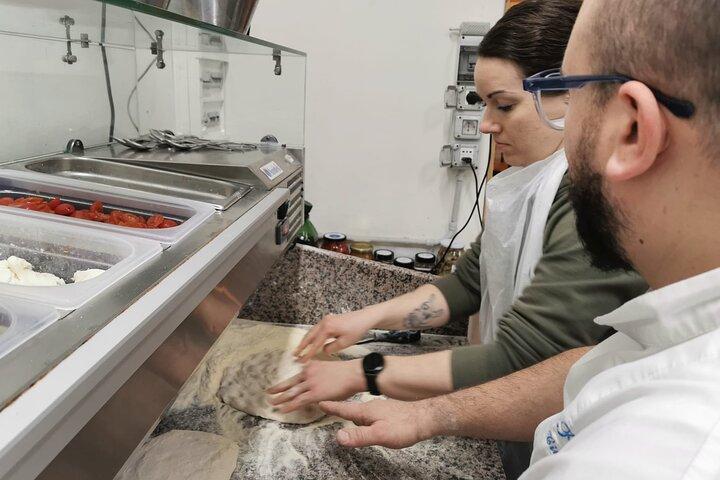 2.5-Hour Authentic Italian Pizza Making Class in Naples