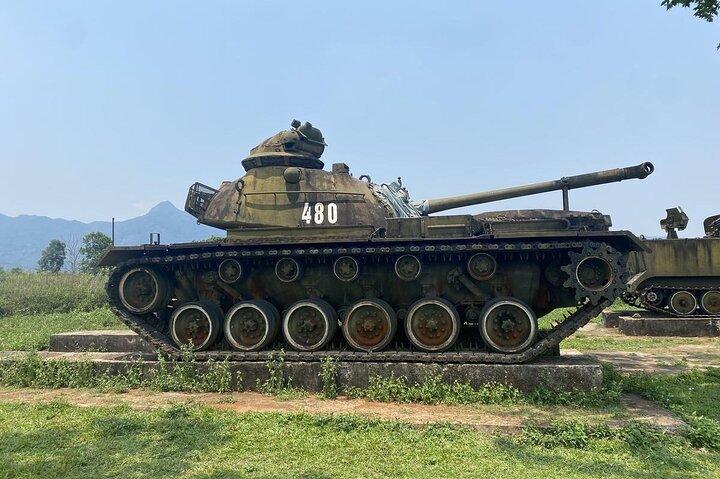 Tour di gruppo di un'intera giornata della zona demilitarizzata e della tonalità storica del Vietnam