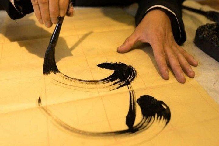 Experience Traditional Vietnamese Calligraphy Class in Ha Noi