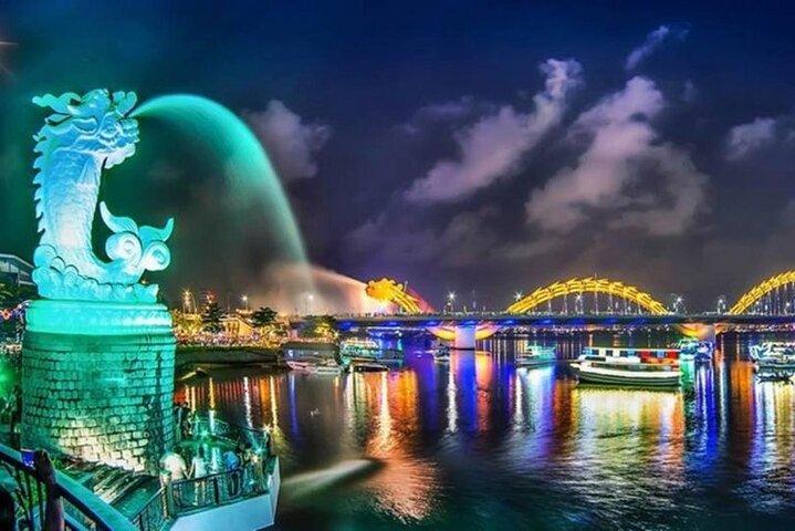 Private Foodie Tour by Night in Da Nang with a Lady Rider