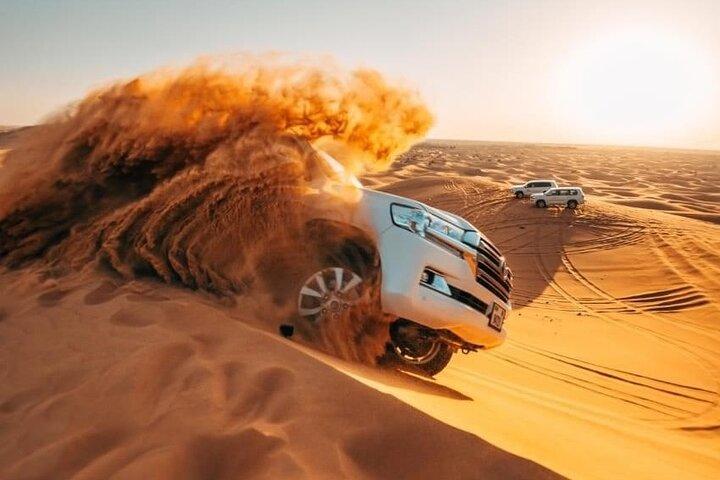 Dubaï Desert Safari Soirée Tour - Dîner barbecue et spectacles vivants
