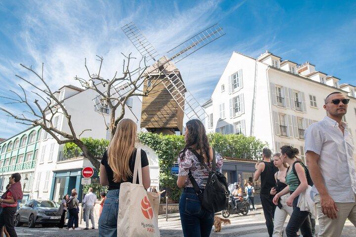 Explore Montmartre like a local - Private walking tour