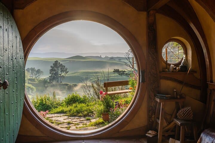 2 Day Tour Auckland to Hobbiton, Waitomo, Rotorua and Taupo