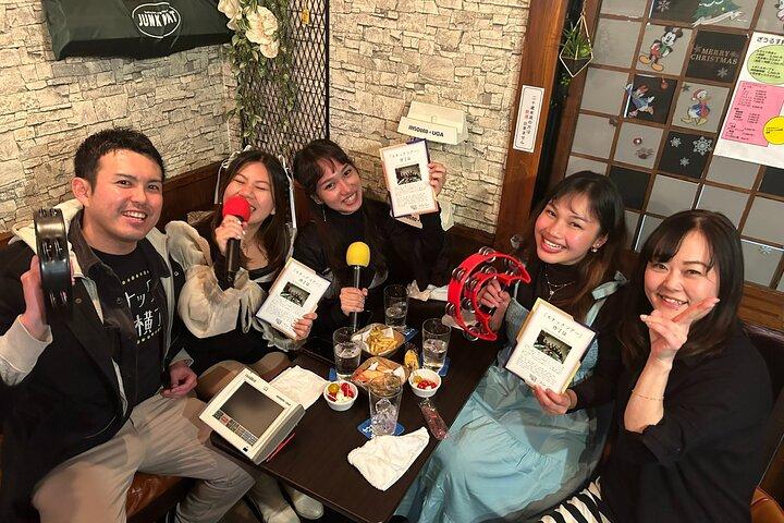 東京新橋ナイトツアー：ローカルガイド＆スナックバーでのドリンク