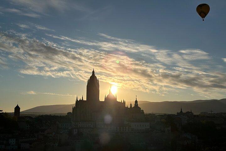 Ballonfahrt bei Sonnenaufgang in Segovia