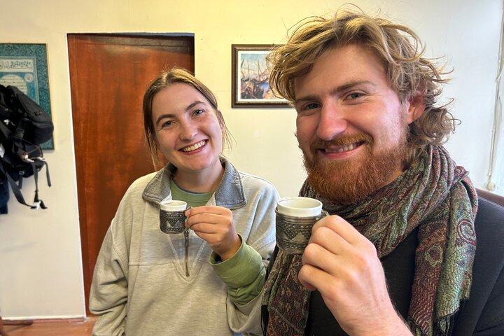 Caffè turco sulla sabbia e laboratorio di cartomanzia condotto da gentiluomini