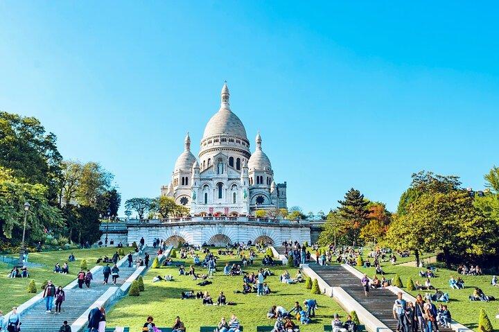 Paris : visite en petit groupe du Moulin Rouge et du Sacré Cœur de Montmartre